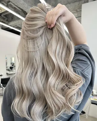 ロング カラー GO TODAY シェアサロン 原宿本店所属・原宿ハイトーンカラー 🌼みるい🌼のヘアスタイル