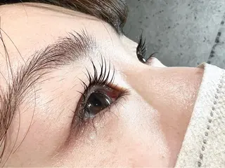 マツエク・マツパ 廣瀬 愛のヘアスタイル