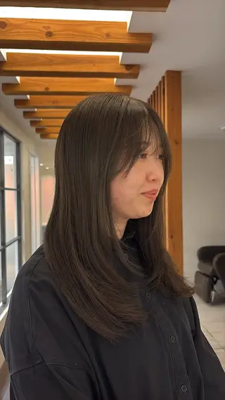 カラー LONESS   表参道所属・桃崎 晏地のヘアスタイル