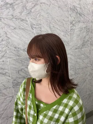 ミディアム 艶髪レイヤー顔周り グレージュ添田晃基のヘアスタイル