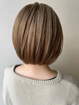 ショート カラー 沢田 瞳のヘアスタイル