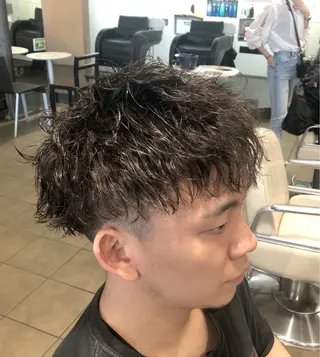 ショート パーマ メンズ メンズ レイヤー ウルフ 弓木啓輔のヘアスタイル