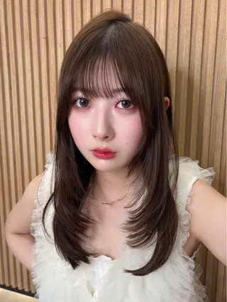 セミロング Lond profil 浦和所属・浦和/ハッシュカット /ウルフ/設樂彩乃のヘアスタイル