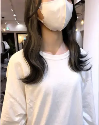 セミロング カラー ヘアアレンジ ハイトーンカラー 🦋yuri🦋のヘアスタイル