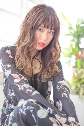 ミディアム セミロング ロング カラー パーマ 推し活専用 【派手髪】飯野ゆかりのヘアスタイル