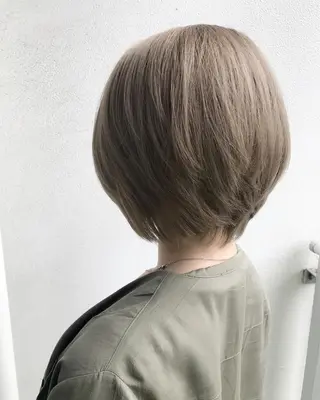 ショート カラー オフホワイトアンドなんば所属・福西 洋斗のヘアスタイル