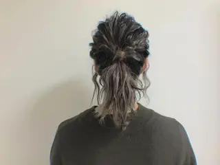 セミロング ヘアアレンジ 【暖色カラー特化】 中山由梨のヘアスタイル