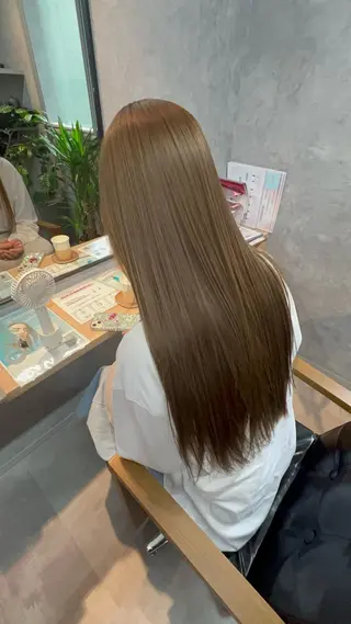 ロング motoトップカラー リスト/ブリーチカラのヘアスタイル