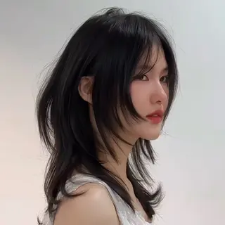 ミディアム SHIN レイヤー‪‪カットのヘアスタイル