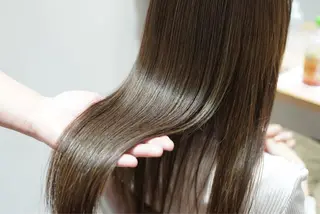 ロング カラー MIKA KITAMURAのヘアスタイル