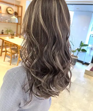 ミディアム hoNua. 栄/透明感カラーのヘアスタイル