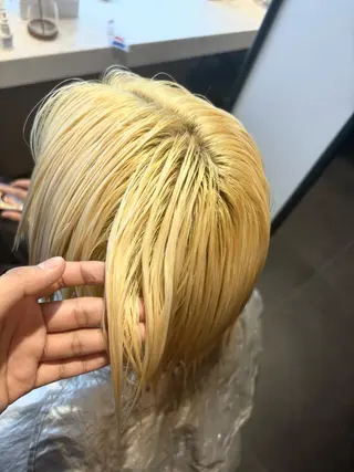 カラー i.+OSAKA所属・【大阪】縮毛矯正×ハ イトーン✨のヘアスタイル