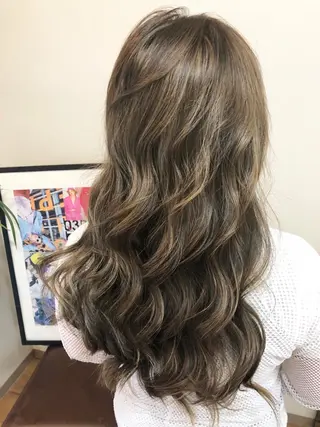 セミロング MAAT所属 AKANEのヘアスタイル