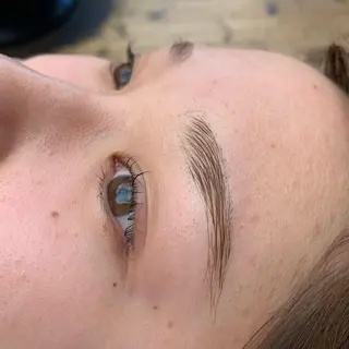 マツエク・マツパ アイブロウ 大山 ひとみのヘアスタイル