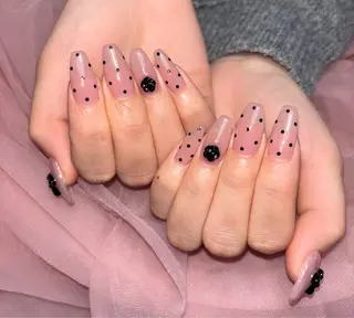 ネイル 𝐁𝐞𝐥𝐥 𝐦𝐞のネイルデザイン