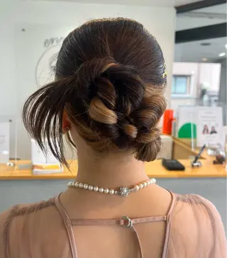 ロング カドムラ モエのヘアスタイル
