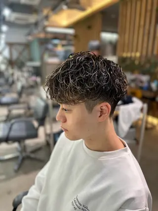 カラー パーマ メンズ 溜 一太のヘアスタイル