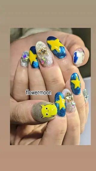 ネイル フラワー ムーンのネイルデザイン