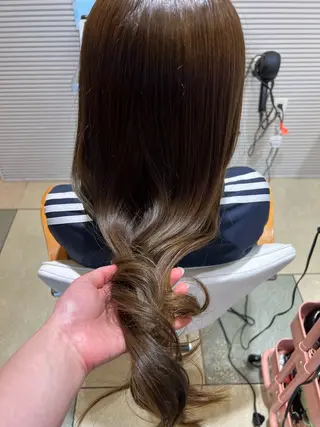 ロング カラー ☘️折戸結菜☘️ ハイトーンカラーのヘアスタイル