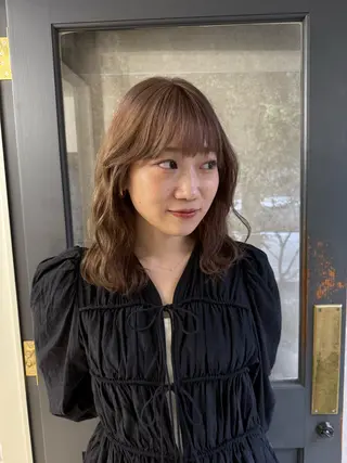 ミディアム カラー ミルクティー× グレージュMOMOのヘアスタイル