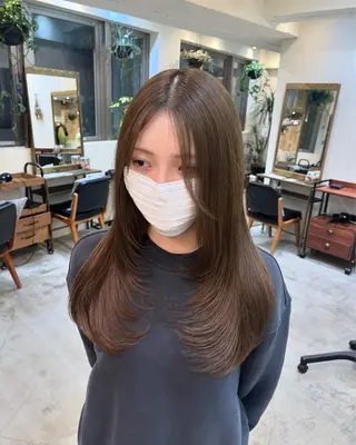 セミロング 韓国レイヤーカット/ ハイトーン/マアヤのヘアスタイル