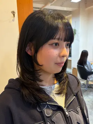 ミディアム カラー RIN／韓国ヘア レイヤーカットのヘアスタイル