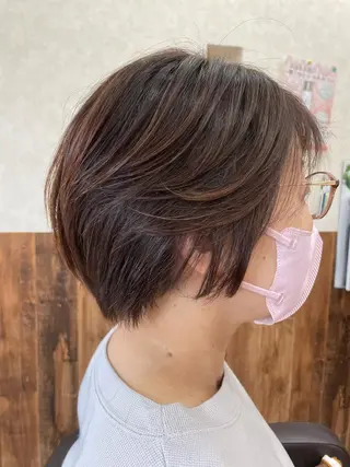 ショート カラー 青木 恵のヘアスタイル