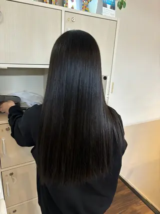 ロング カラー 山下 歩華のヘアスタイル