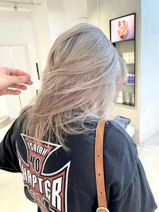 ミディアム カラー ヘアアレンジ ハイトーン特化 pepe🎀のヘアスタイル