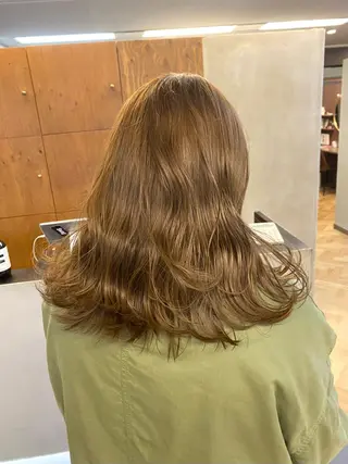 セミロング カラー パーマ ヘアアレンジ ハル🌸柔色/ ブリーチなし/艶髪のヘアスタイル