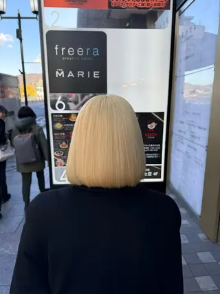 ショート カラー ヘアアレンジ ホワイトカラー/ ピンクベージュにったのヘアスタイル