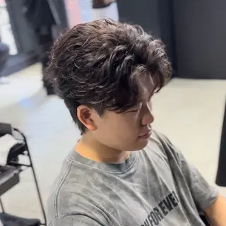 ミディアム パーマ センターパート支持率 No.1【心斎橋】のヘアスタイル