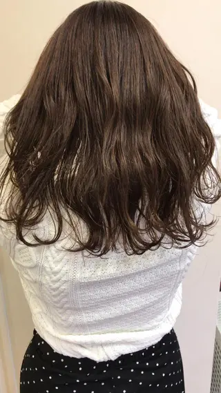 ミディアム ヨシダ トオルのヘアスタイル