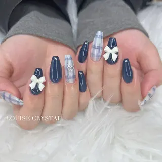 ネイル LOUISE CRYSTALのネイルデザイン