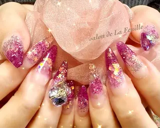 セミロング サロンドラフィーユ LAFEUILLEのネイルデザイン