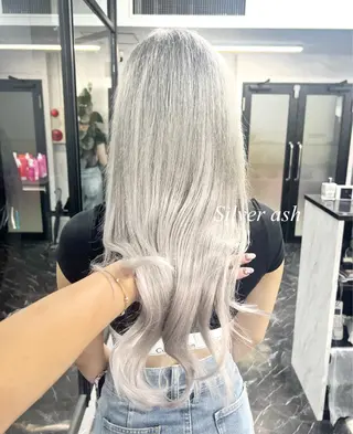 ロング カラー シールエクステ特化 ハイトーン、NANAのヘアスタイル