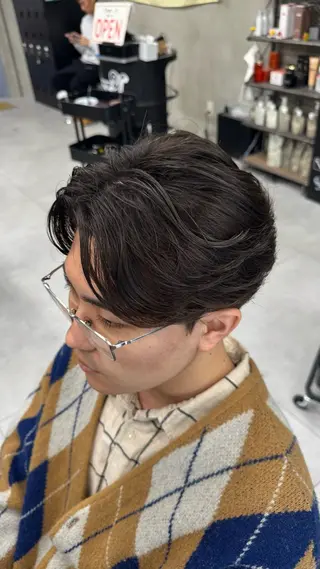 ミディアム パーマ メンズ Buzzy 大畠　慎三郎のヘアスタイル