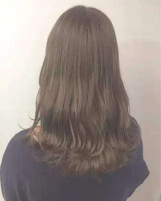 ミディアム カラー 齋藤 咲のヘアスタイル