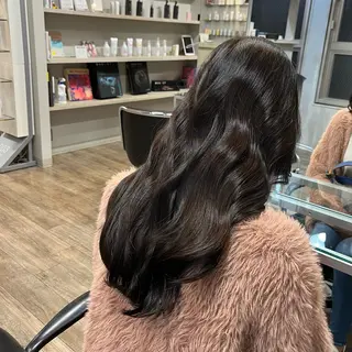 カラー アンドウ アカリのヘアスタイル