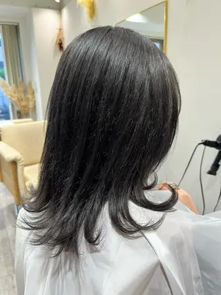 カラー 西川 明李のヘアスタイル