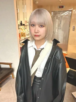 ミディアム カラー ウルフとハイトーン みっちー✂️のヘアスタイル