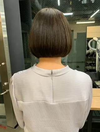 ショート カラー 透明感/オリーブ/ グレージュ/YUKAのヘアスタイル