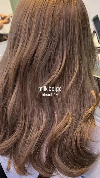 セミロング カラー 🥞ベージュ系カラー 【すずきりほ】🥞のヘアスタイル