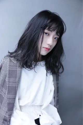 ミディアム SALOWIN梅田茶屋町店所属・ウルフレイヤーカット /チヒロのヘアスタイル