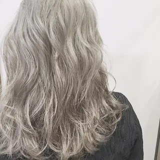 セミロング MAAT所属 AKANEのヘアスタイル