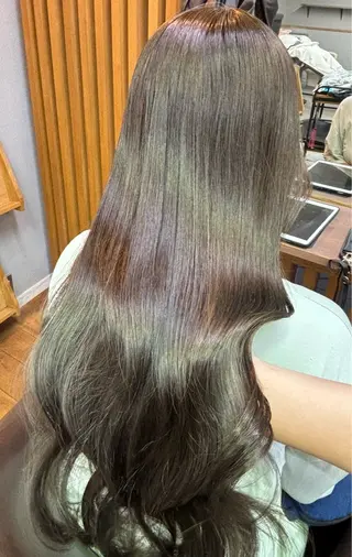 ロング rise/艶カラー/ レイヤーのヘアスタイル