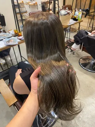 セミロング カラー 平川 夏海のヘアスタイル