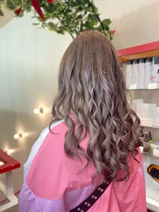 セミロング ゆぴ☾‪/推しカラー /ハイトーンのヘアスタイル