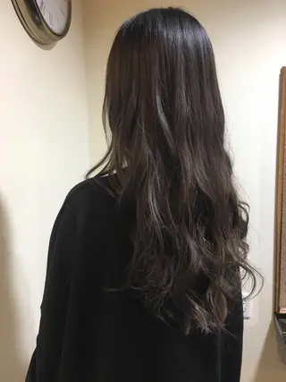 カラー 工藤 綾華のヘアスタイル
