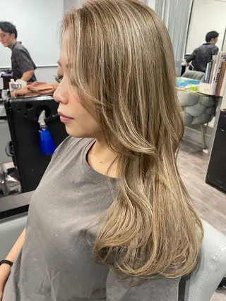 ロング sherry【シェリー】所属・miho 大国町 柔らかハイトーン💛のヘアスタイル